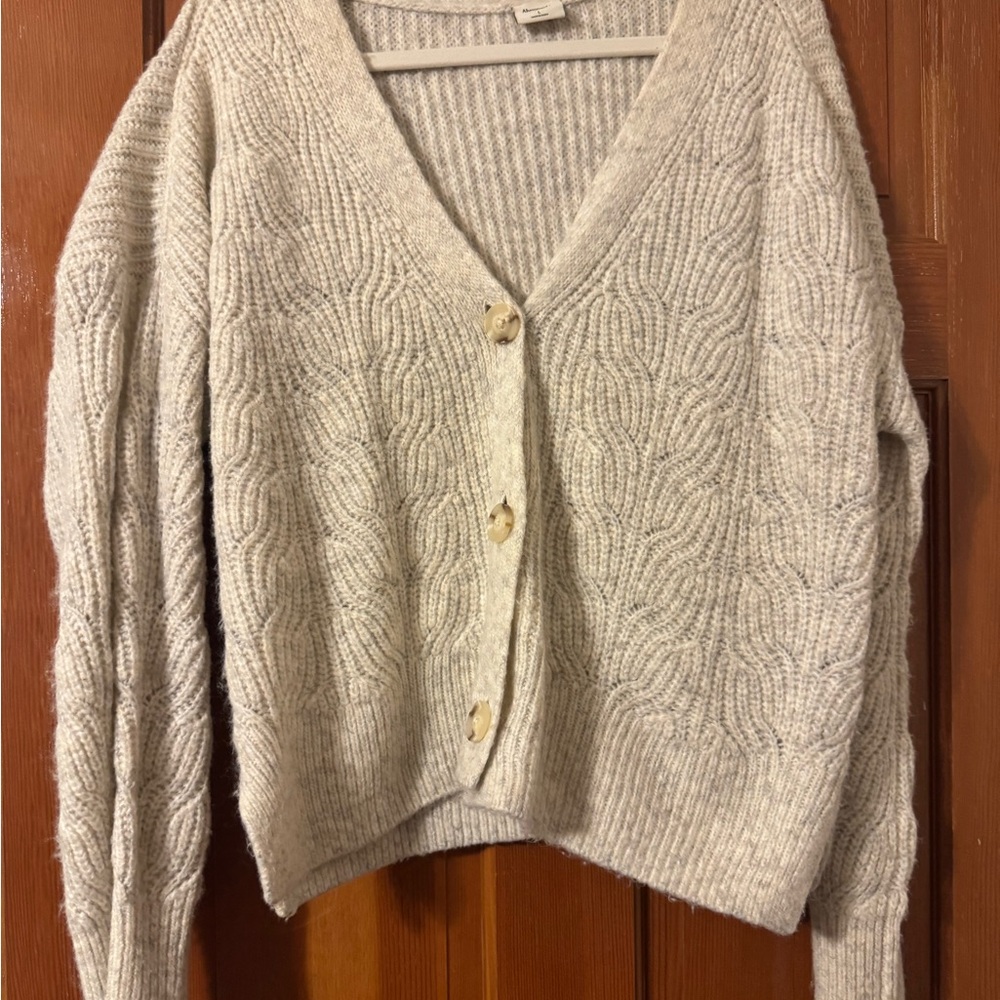 Abercrombie Cozy Cream/Gray Cable Knit Cardigan